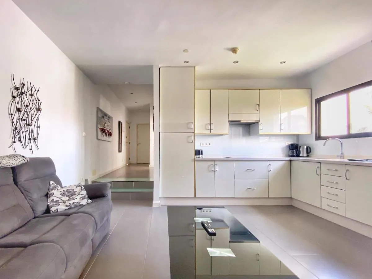 1 Bed Los Cristianos Near The Bus Station 阿罗纳